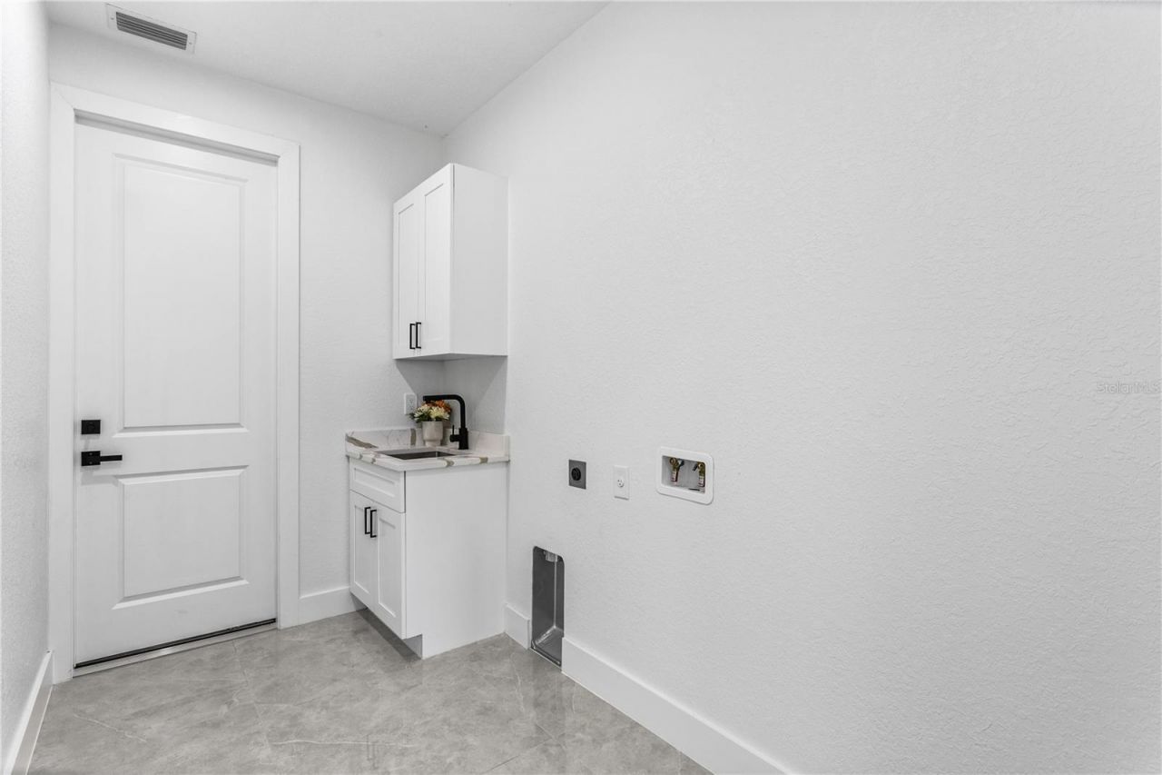 3318 NE 13th Place, Cape Coral, FL 33909 Photo