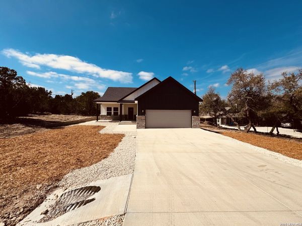 1736 Stallion Springs, Fischer, TX 78623