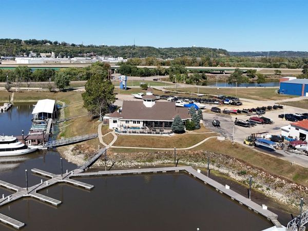 1630 E 16th EXT Street, Dubuque, IA 52001