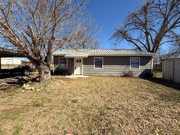 707 N First Street , Bangs, TX 76823