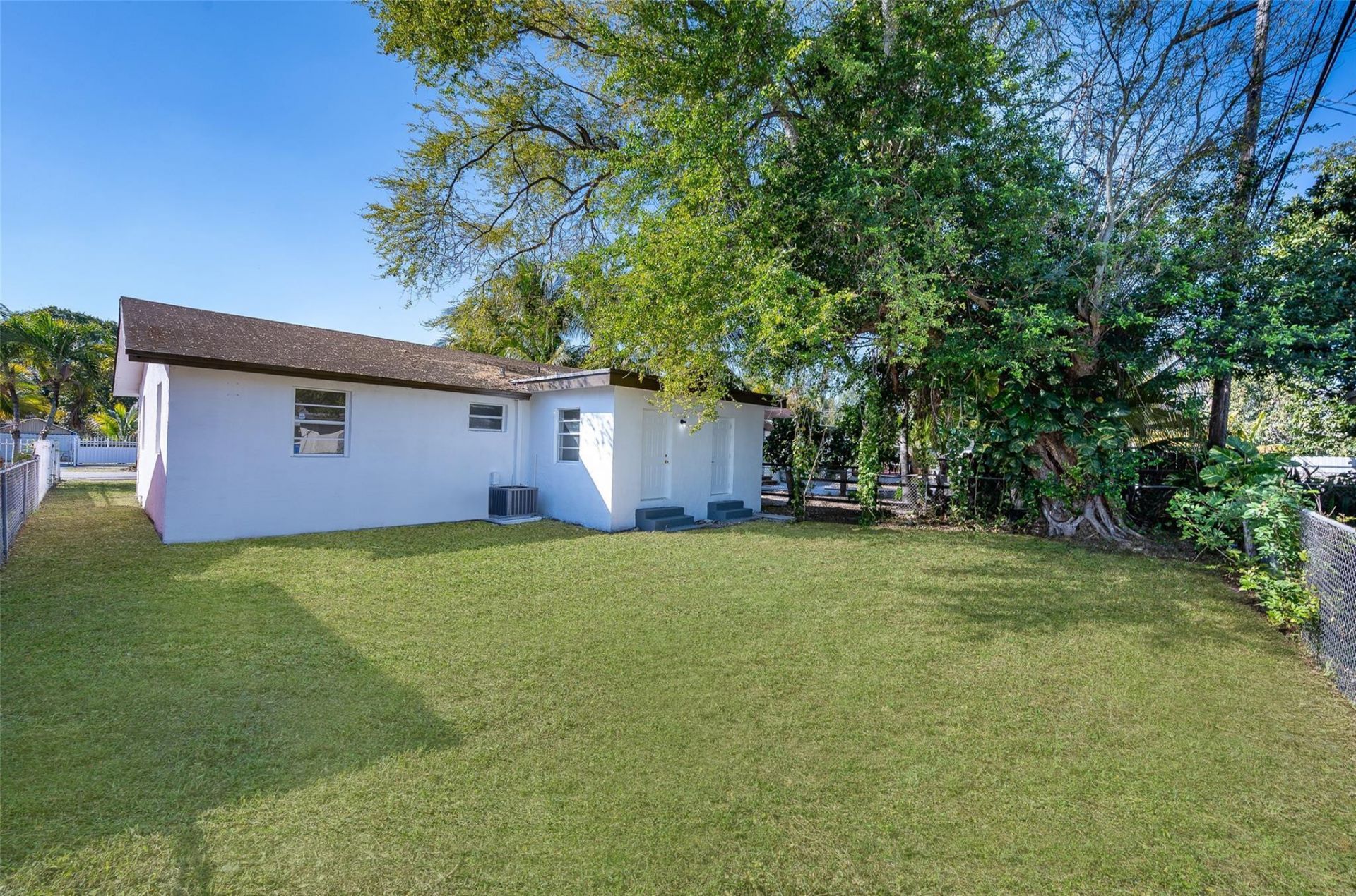 1161 NW 105th Terrace, Miami, FL 33150 Photo