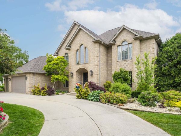 1614 Darien Club Drive, Darien, IL 60561