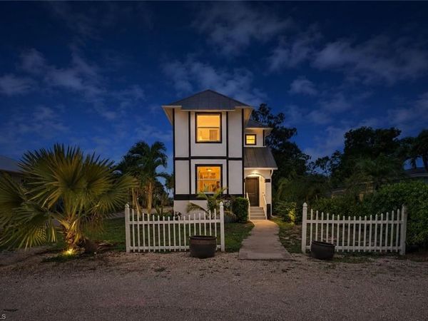 4011 Tarpon AVE, BONITA SPRINGS, FL 34134