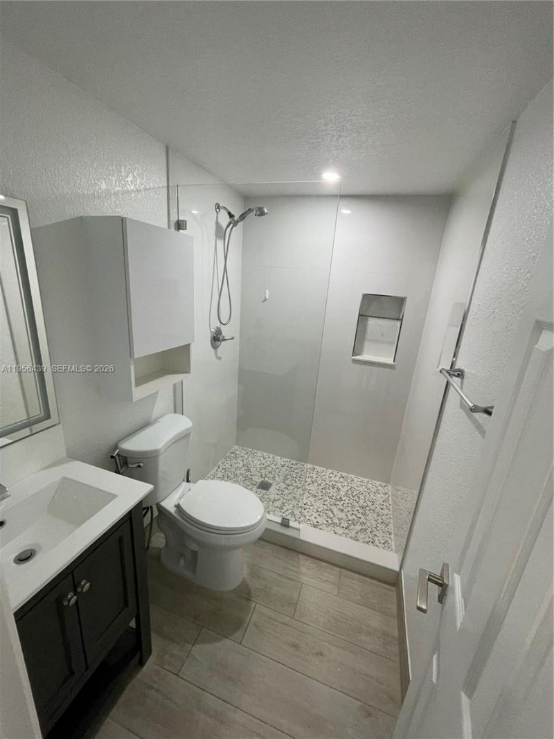 12715 NW 7th St, Miami, FL 33182 Photo