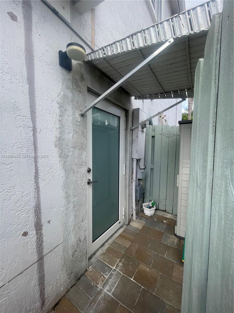 12715 NW 7th St, Miami, FL 33182 Photo