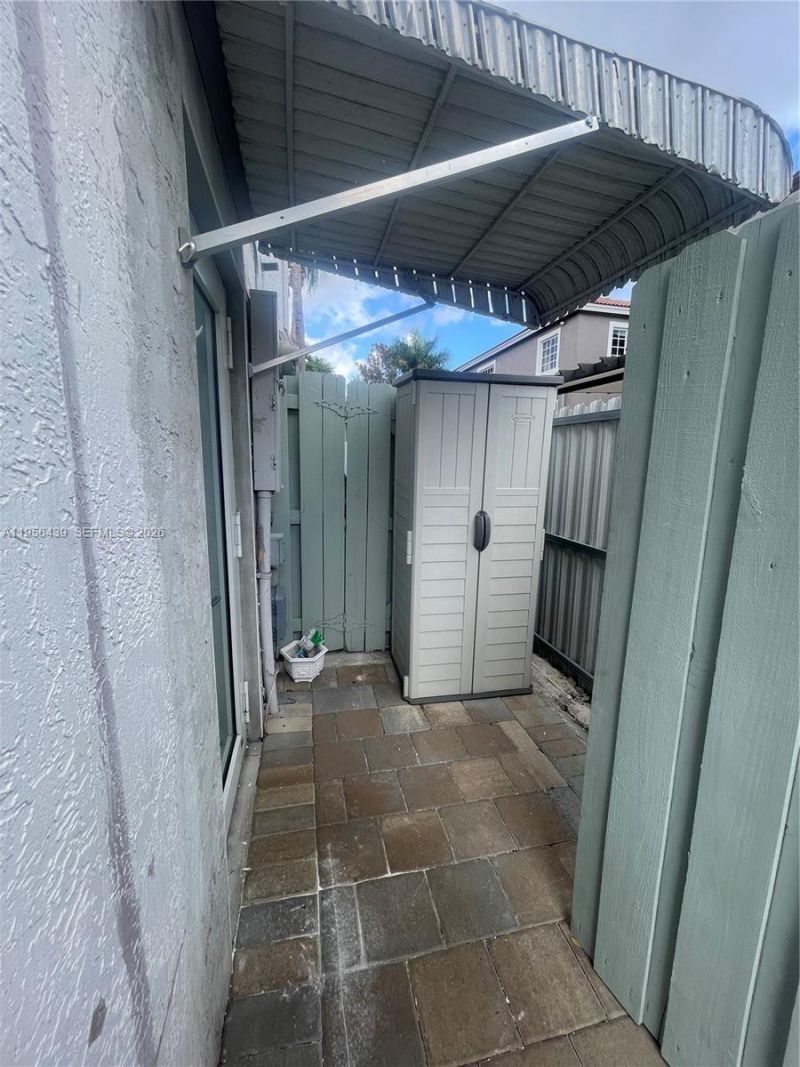 12715 NW 7th St, Miami, FL 33182 Photo