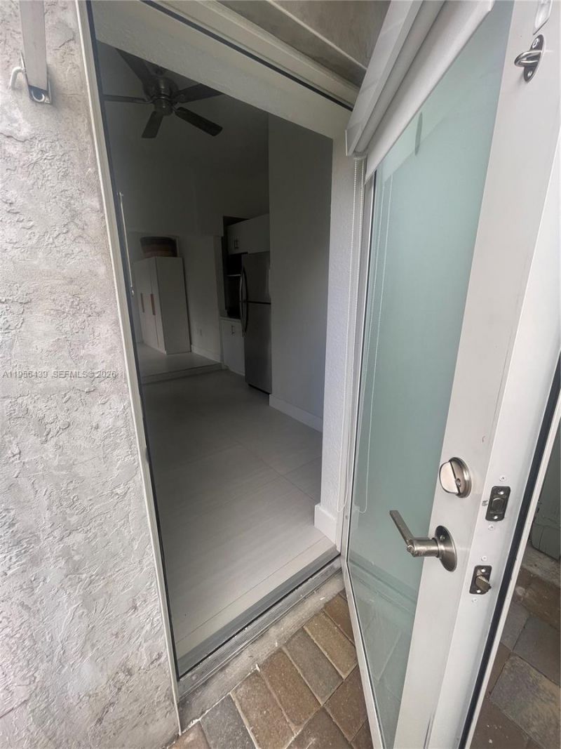 12715 NW 7th St, Miami, FL 33182 Photo