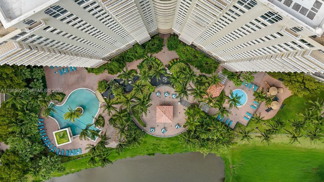 19501 W Country Club Dr , Unit 2415, Aventura, FL 33180 Photo