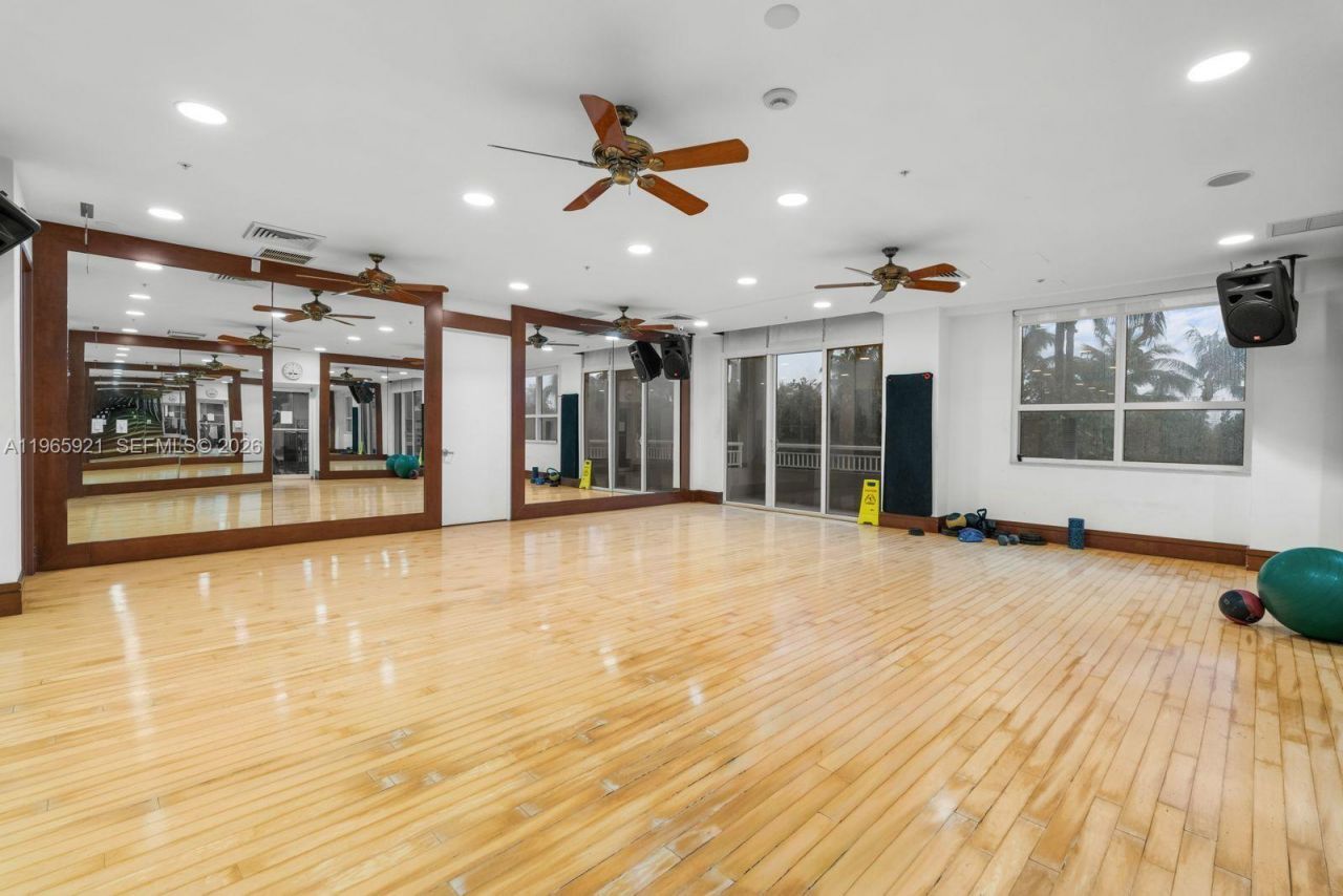 19501 W Country Club Dr , Unit 2415, Aventura, FL 33180 Photo