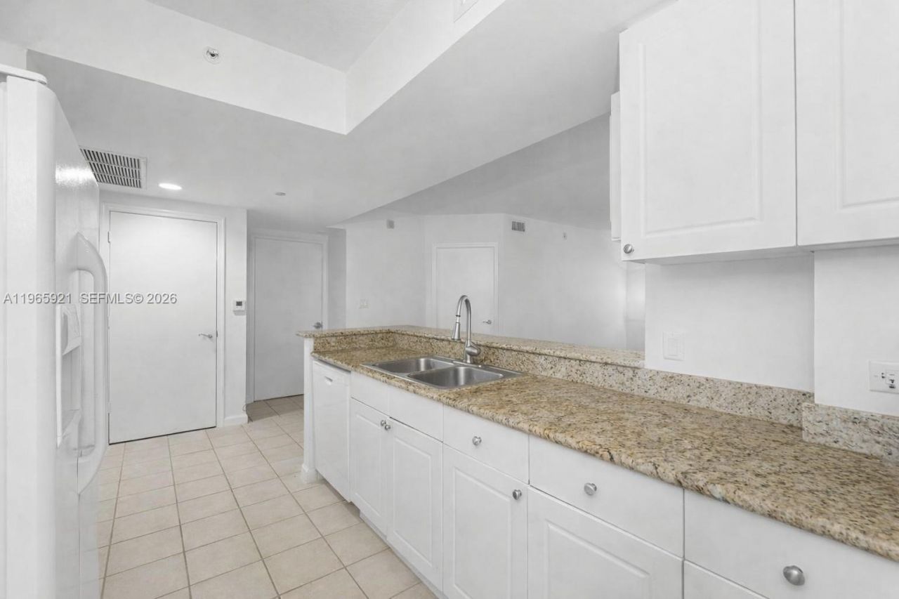 19501 W Country Club Dr , Unit 2415, Aventura, FL 33180 Photo