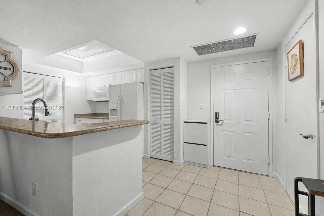 19501 W Country Club Dr , Unit 2415, Aventura, FL 33180 Photo