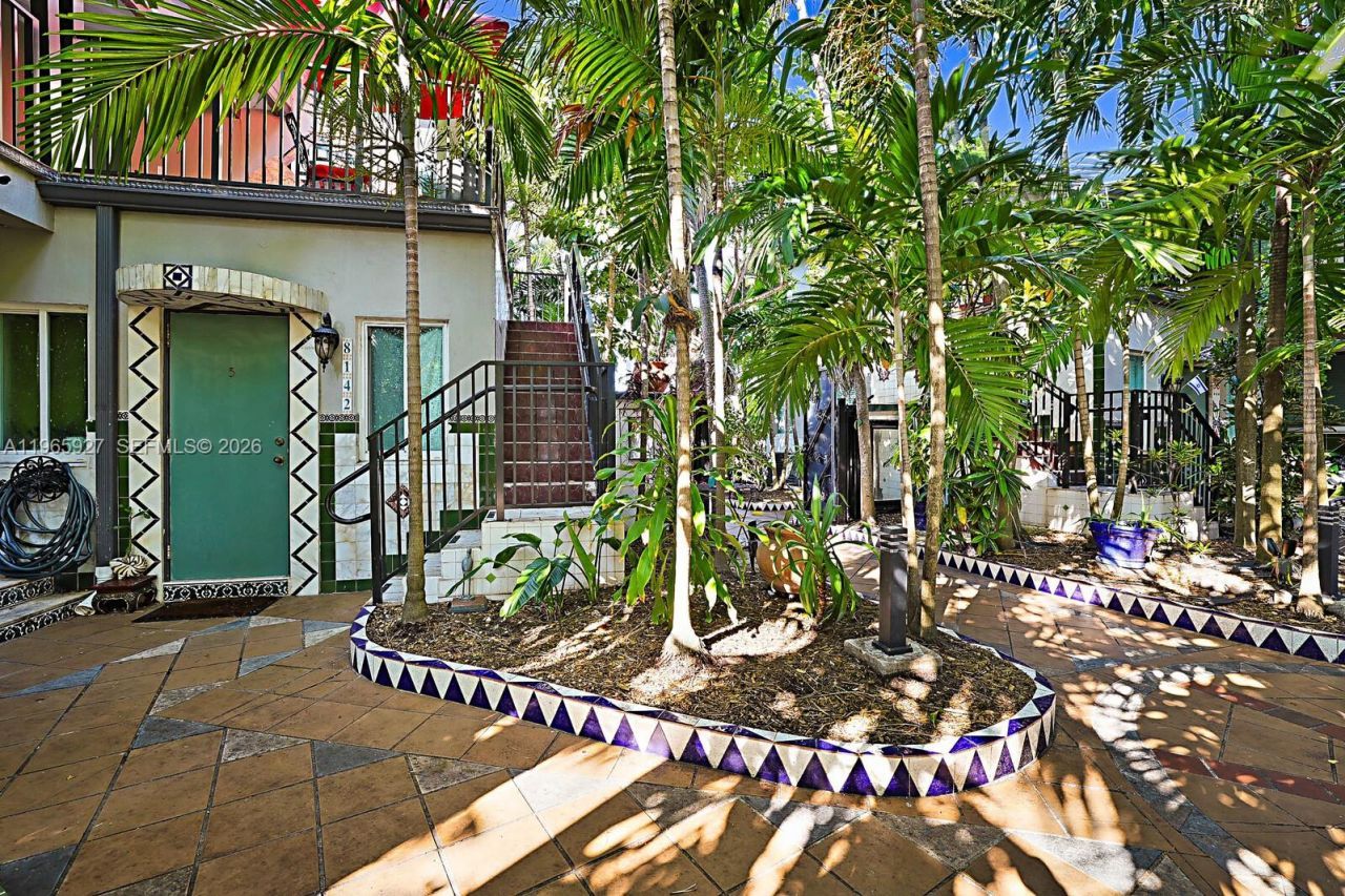 8142 Byron Ave, Unit 3, Miami Beach, FL 33141 Photo