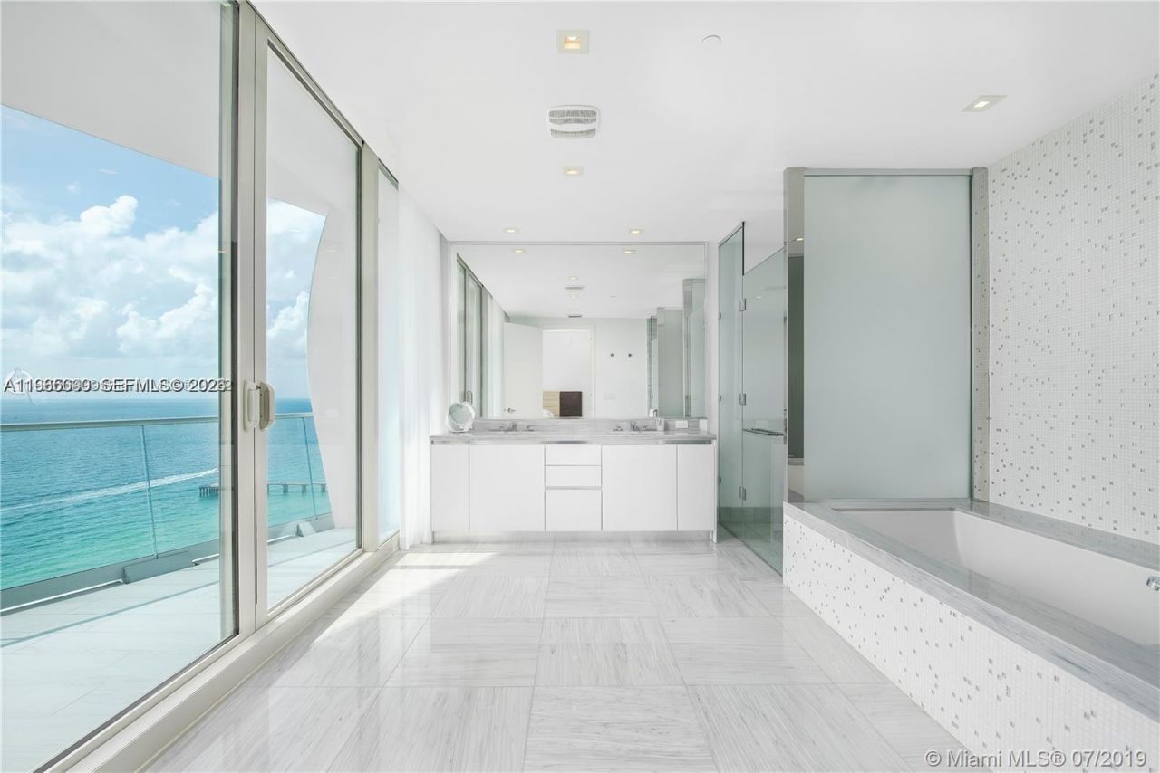 16901 Collins Ave , Unit 1905, Sunny Isles Beach, FL 33160 Photo