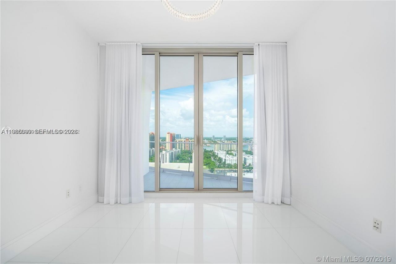 16901 Collins Ave , Unit 1905, Sunny Isles Beach, FL 33160 Photo