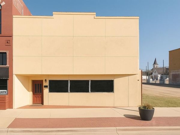 103 E Henderson. Street , Cleburne, TX 76031