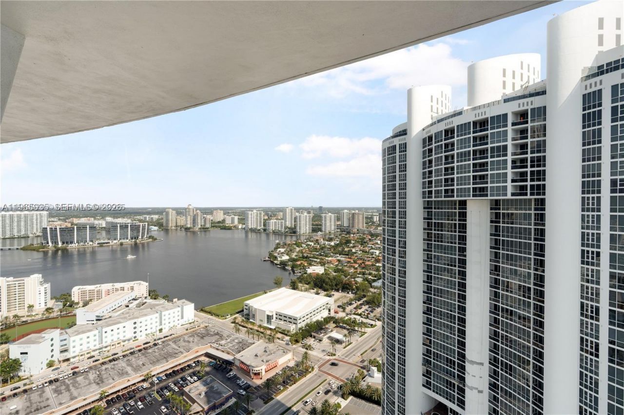 18101 Collins Ave , Unit 5008, Sunny Isles Beach, FL 33160 Photo