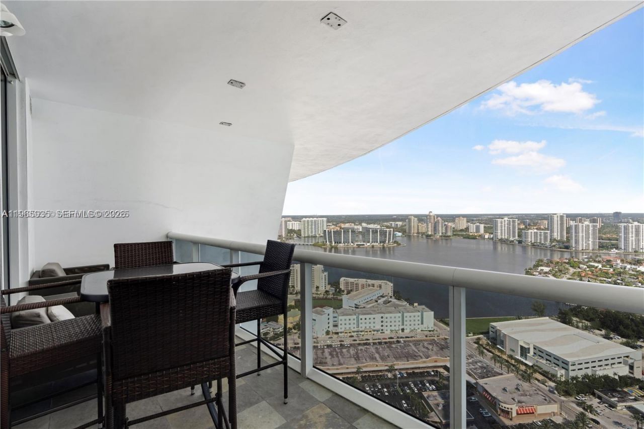18101 Collins Ave , Unit 5008, Sunny Isles Beach, FL 33160 Photo