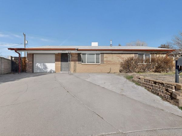 1828 Algodones Court NE, Albuquerque, NM 87112