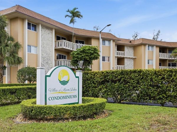 7400 Miami Lakes Dr, Unit D205, Miami Lakes, FL 33014