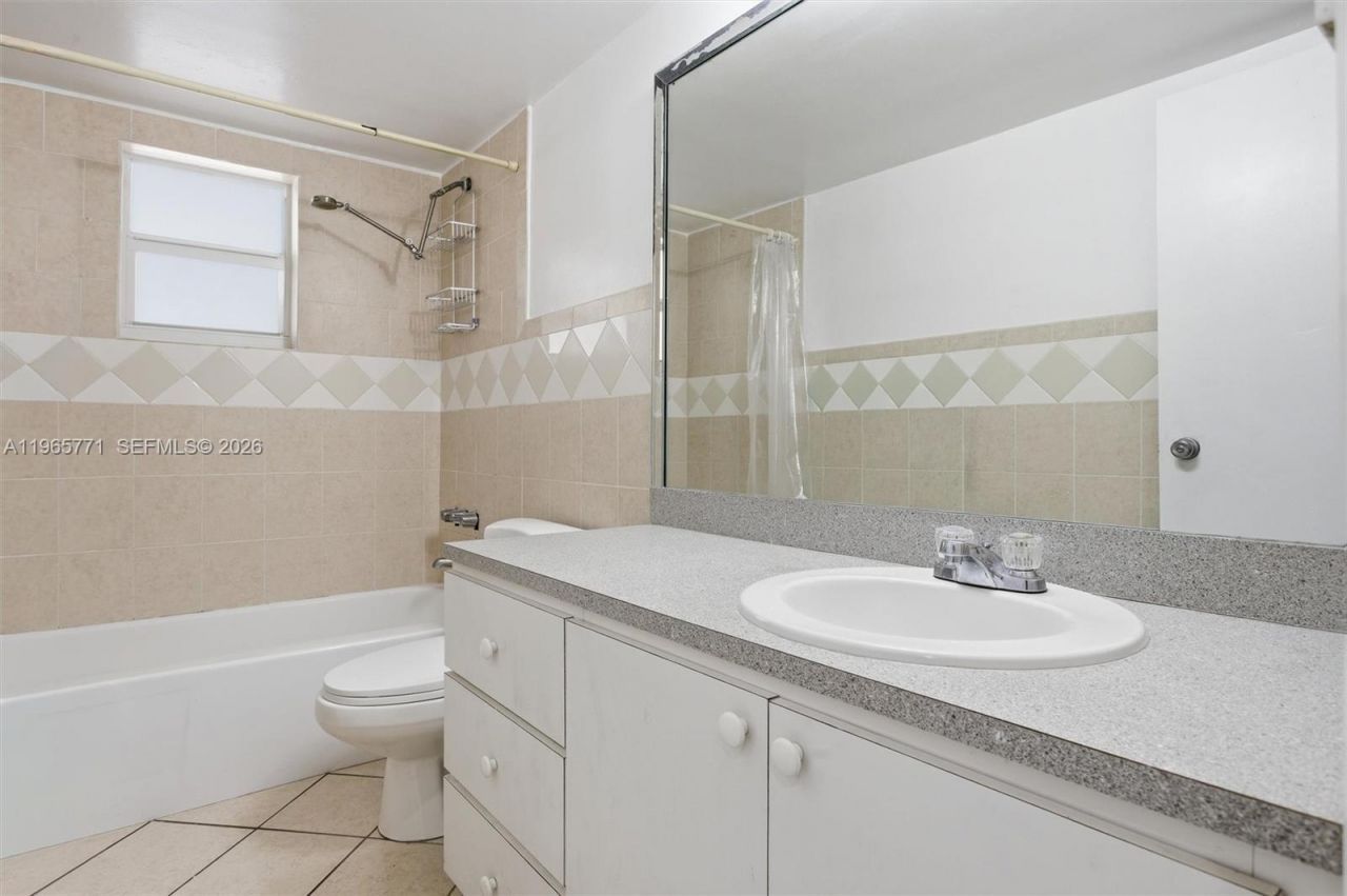 7400 Miami Lakes Dr, Unit D205, Miami Lakes, FL 33014 Photo