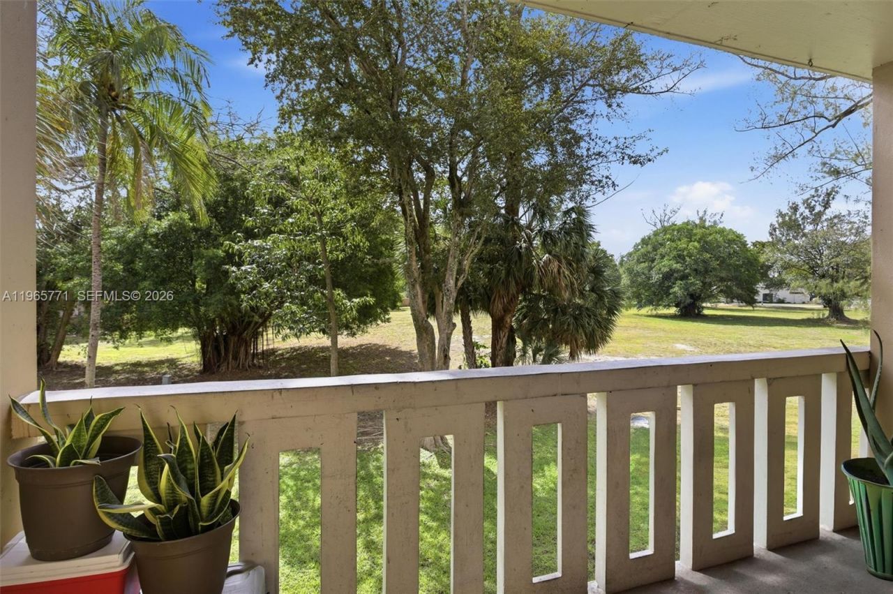 7400 Miami Lakes Dr, Unit D205, Miami Lakes, FL 33014 Photo