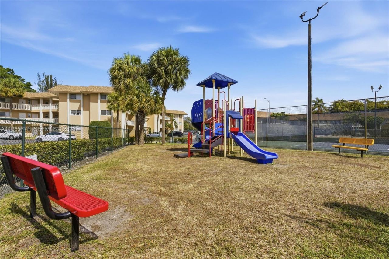 7400 Miami Lakes Dr, Unit D205, Miami Lakes, FL 33014 Photo