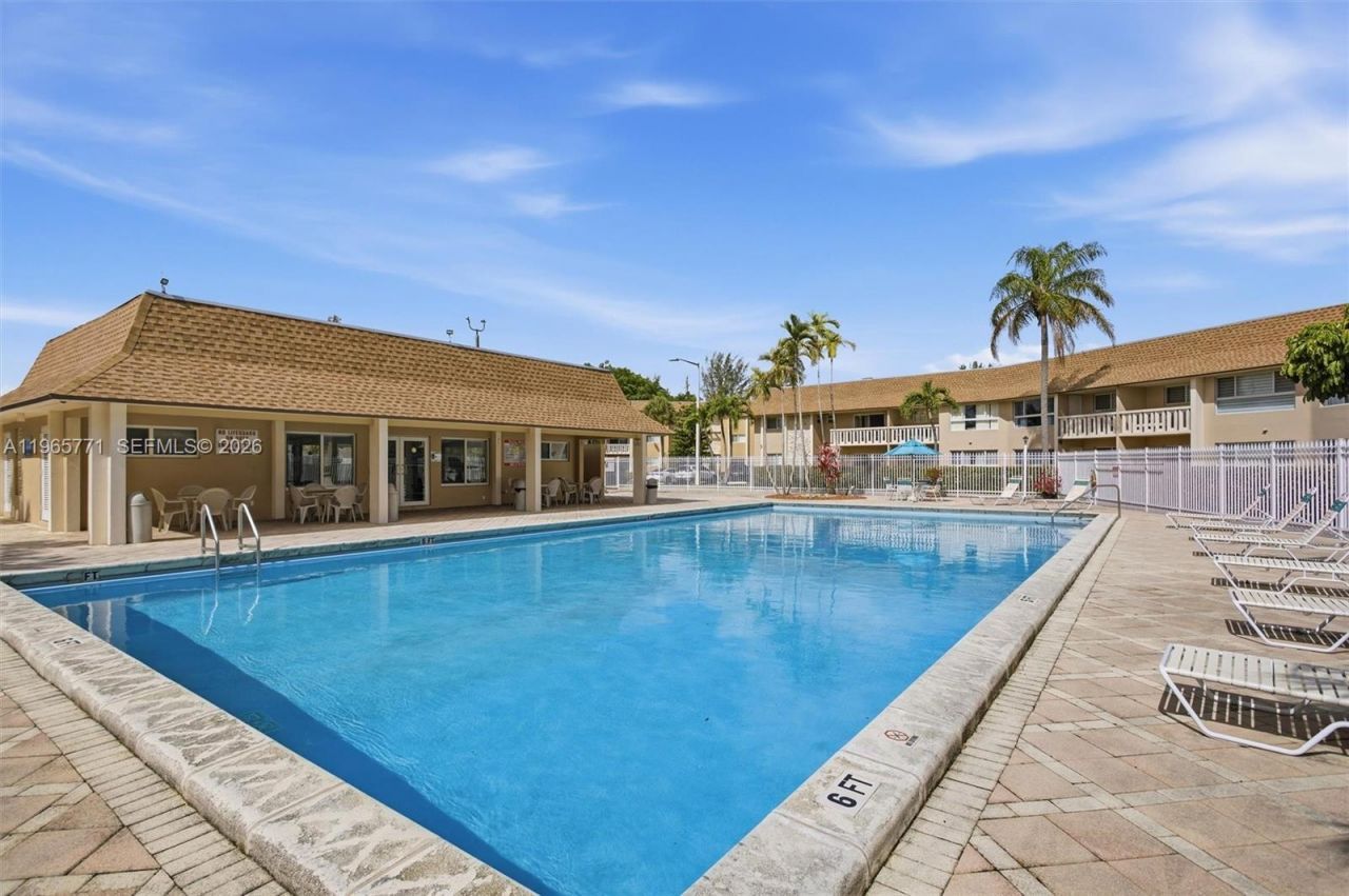 7400 Miami Lakes Dr, Unit D205, Miami Lakes, FL 33014 Photo