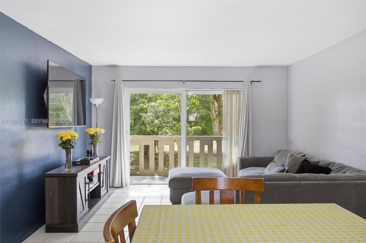 7400 Miami Lakes Dr, Unit D205, Miami Lakes, FL 33014 Photo