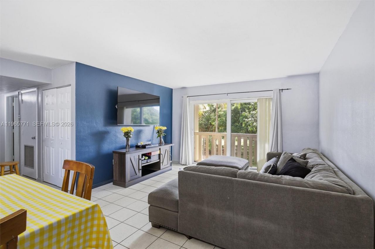 7400 Miami Lakes Dr, Unit D205, Miami Lakes, FL 33014 Photo