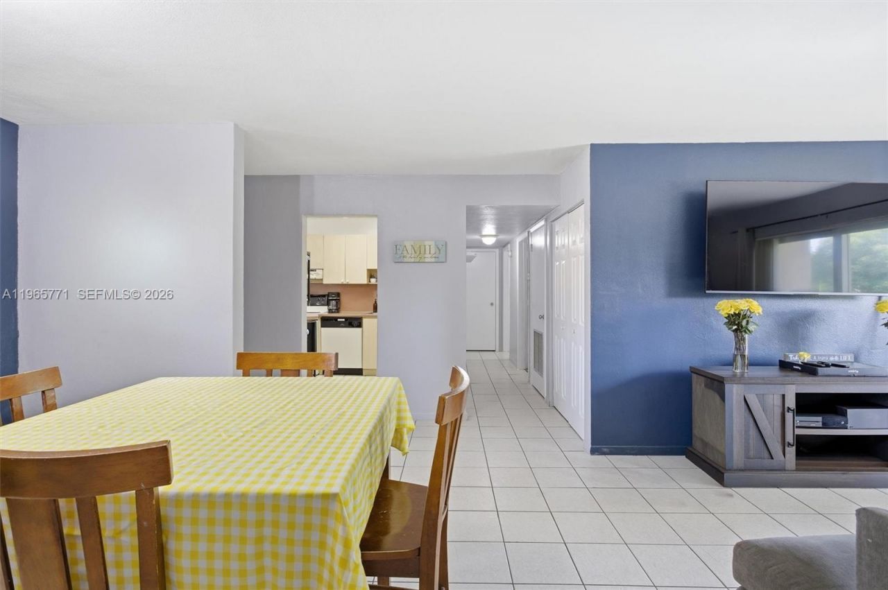 7400 Miami Lakes Dr, Unit D205, Miami Lakes, FL 33014 Photo