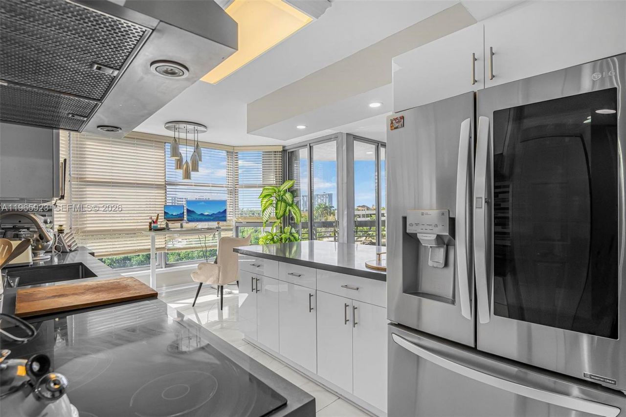 3500 Mystic Pointe Dr , Unit 604, Aventura, FL 33180 Photo