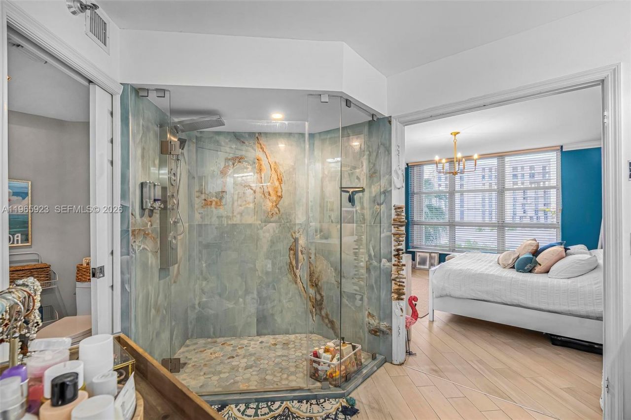 3500 Mystic Pointe Dr , Unit 604, Aventura, FL 33180 Photo