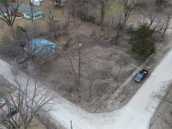 323 W Phipps , La Plata, MO 63459