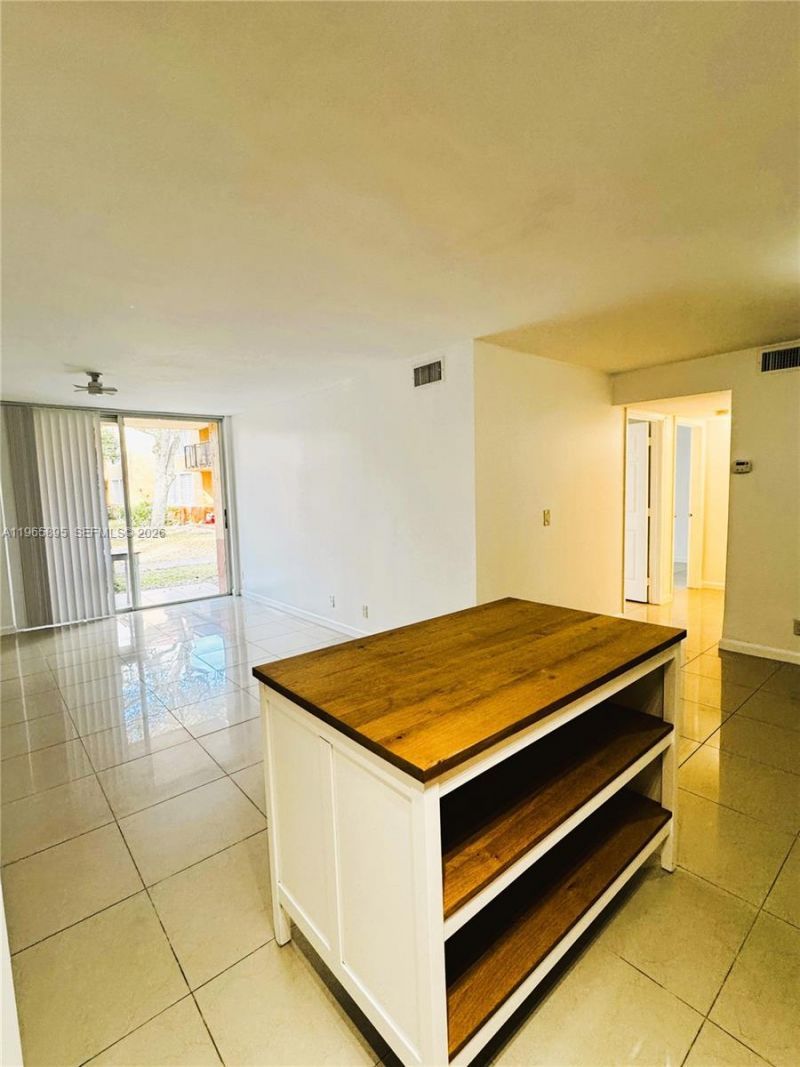 10725 Cleary Blvd, Unit 110, Plantation, FL 33324 Photo