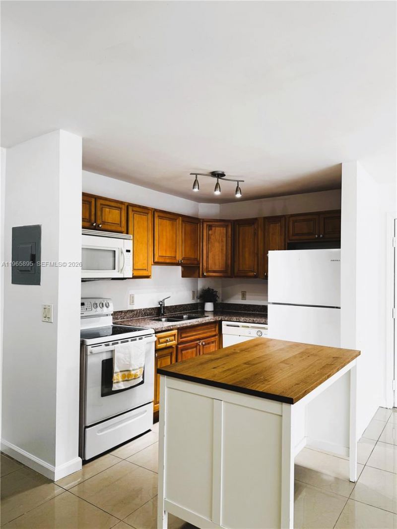 10725 Cleary Blvd, Unit 110, Plantation, FL 33324 Photo