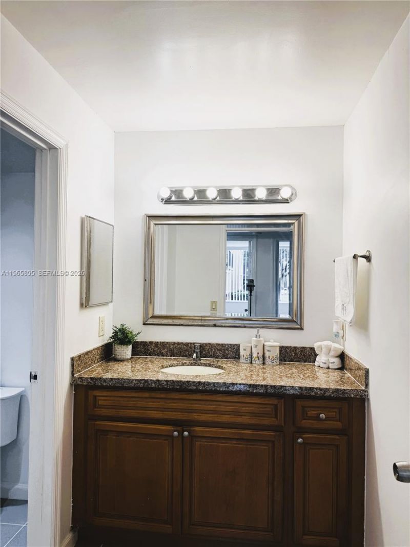 10725 Cleary Blvd, Unit 110, Plantation, FL 33324 Photo