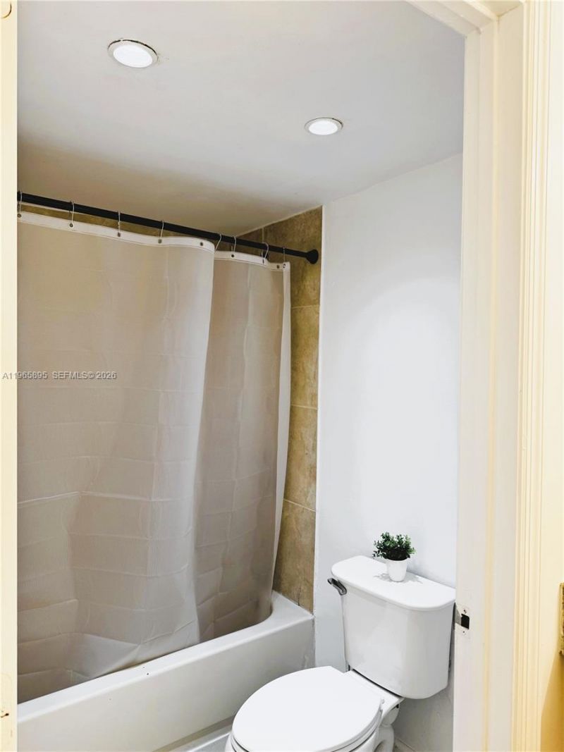 10725 Cleary Blvd, Unit 110, Plantation, FL 33324 Photo