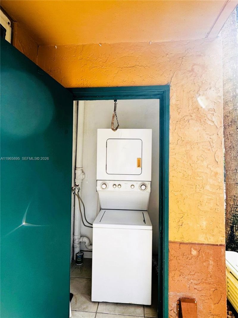 10725 Cleary Blvd, Unit 110, Plantation, FL 33324 Photo