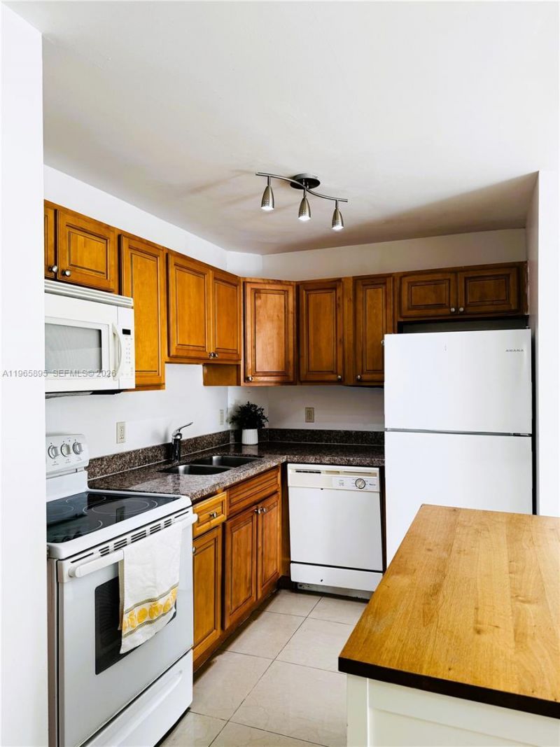 10725 Cleary Blvd, Unit 110, Plantation, FL 33324 Photo