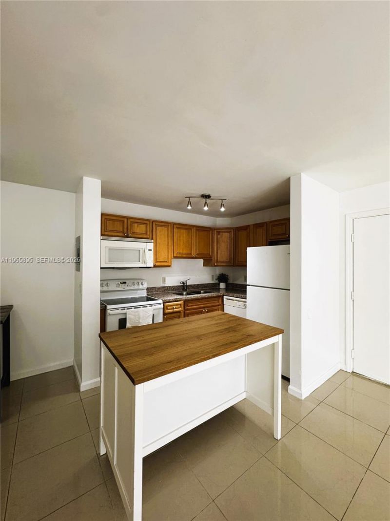 10725 Cleary Blvd, Unit 110, Plantation, FL 33324 Photo