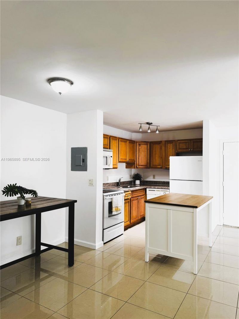 10725 Cleary Blvd, Unit 110, Plantation, FL 33324 Photo