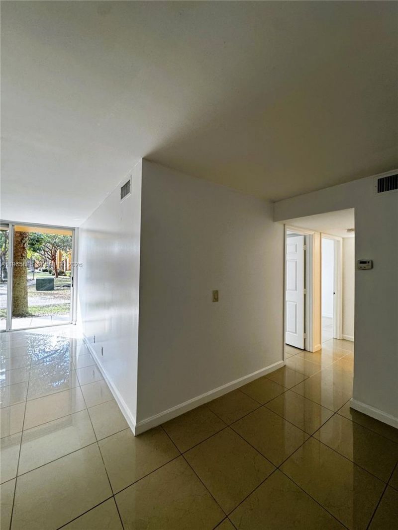 10725 Cleary Blvd, Unit 110, Plantation, FL 33324 Photo