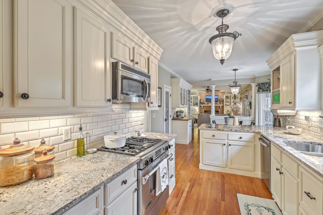 313 Middleton Boulevard Photo 10