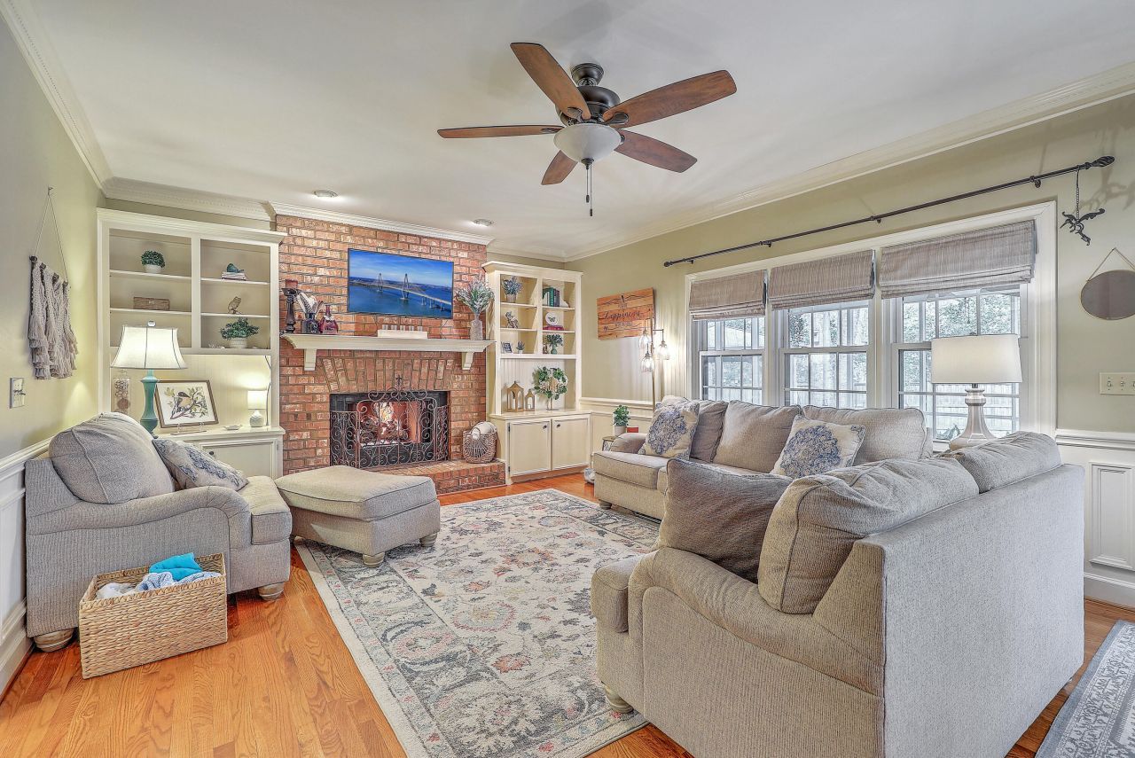 313 Middleton Boulevard Photo 17