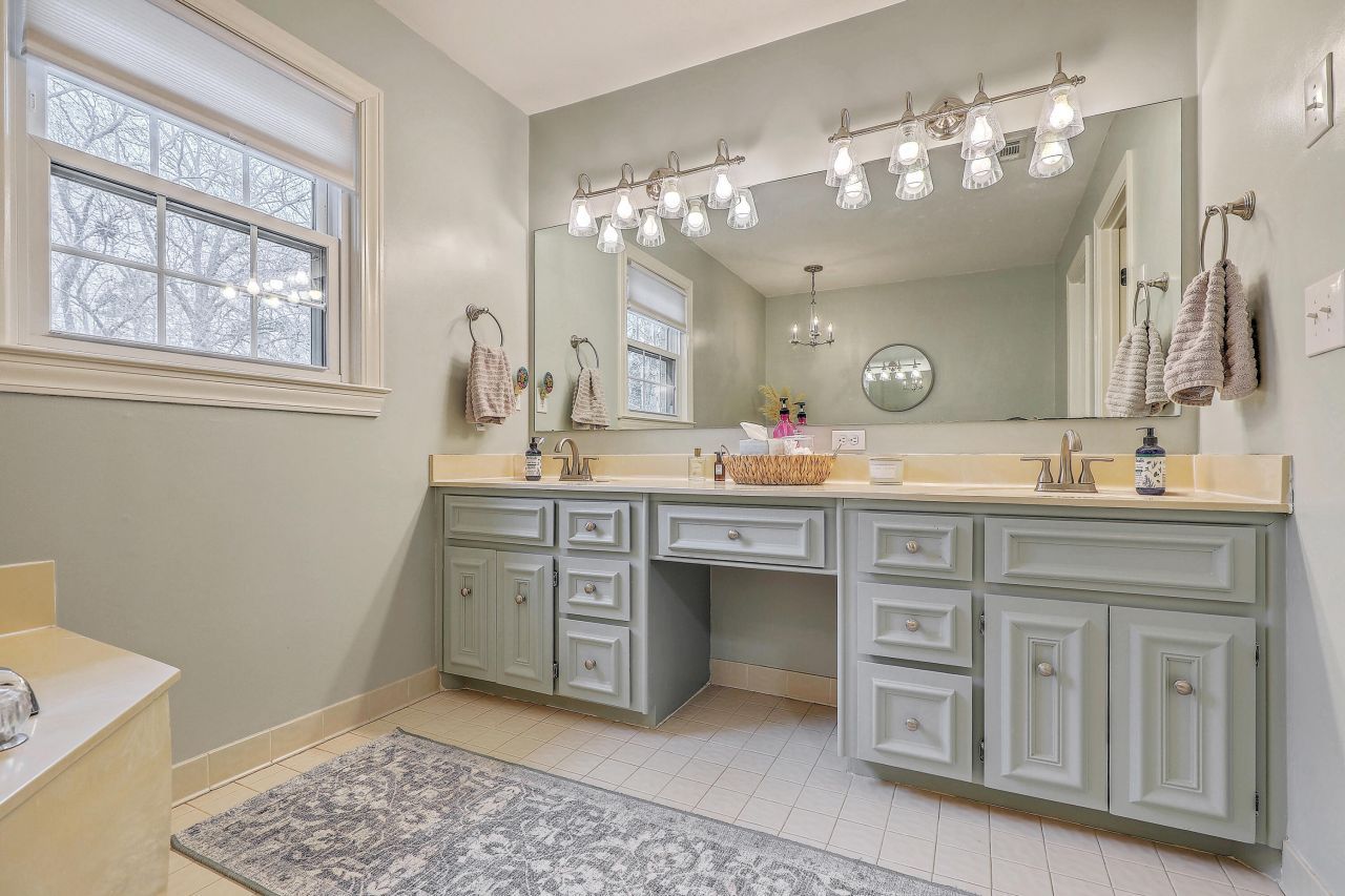 313 Middleton Boulevard Photo 29