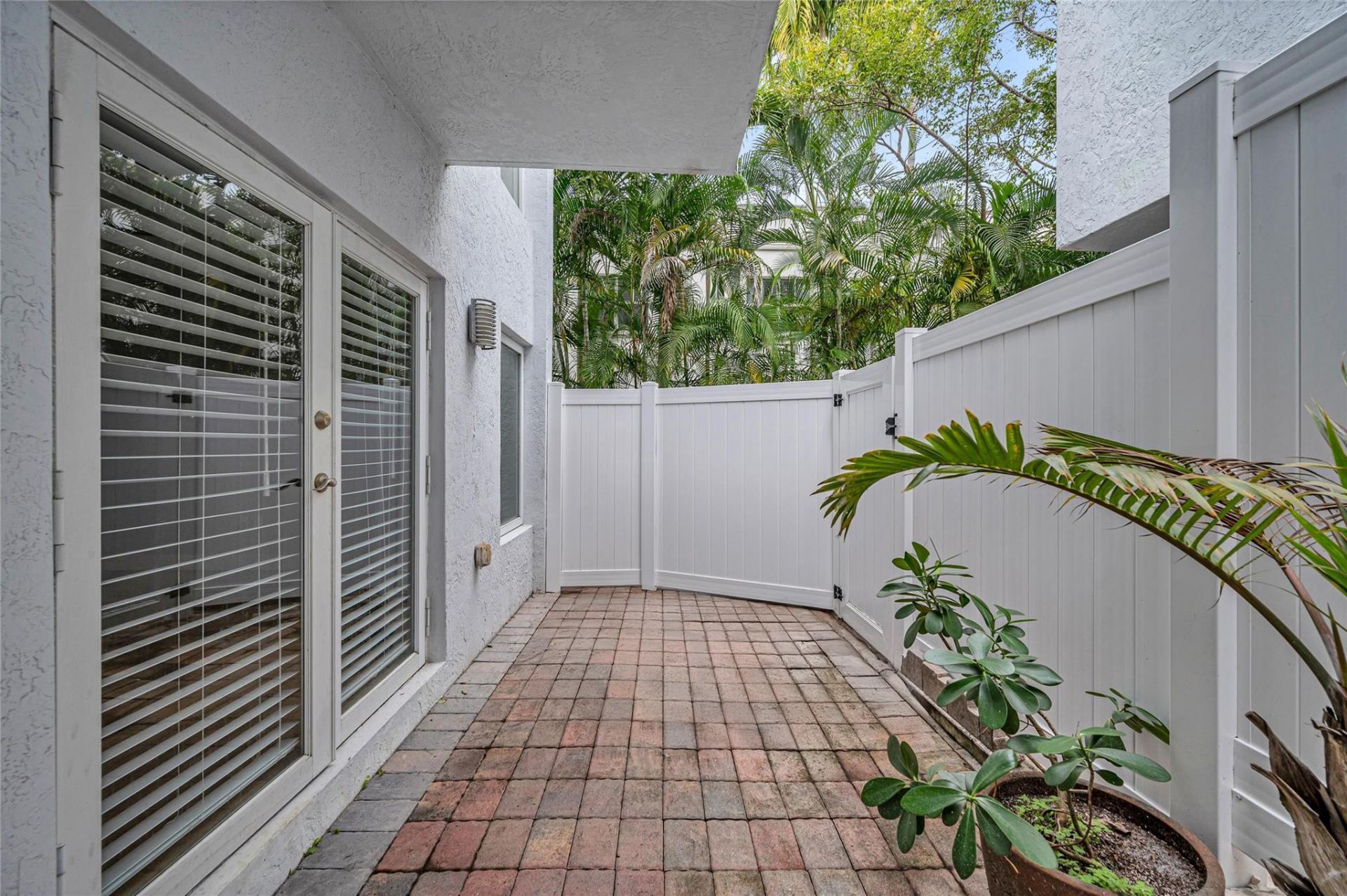 832 N Victoria Park Road, Unit 832, Fort Lauderdale, FL 33304 Photo