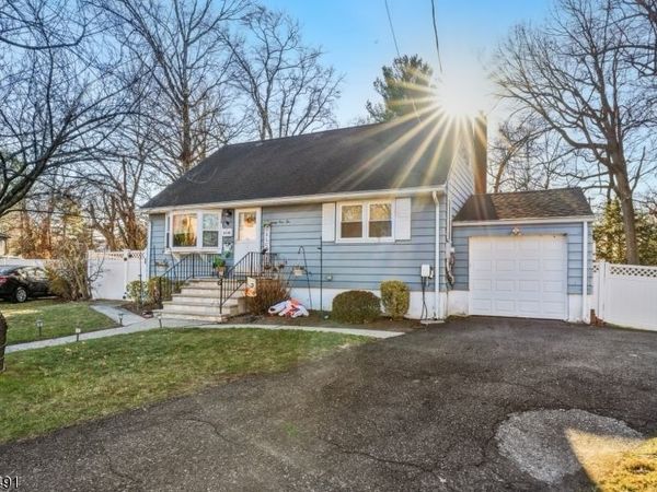 21 Carlisle Pl, Fair Lawn, NJ 07410