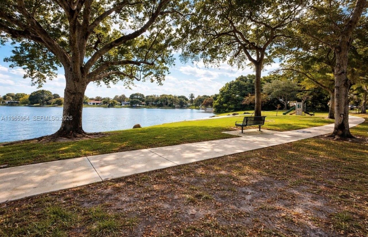 7355 Poinciana Ct, Miami Lakes, FL 33014 Photo