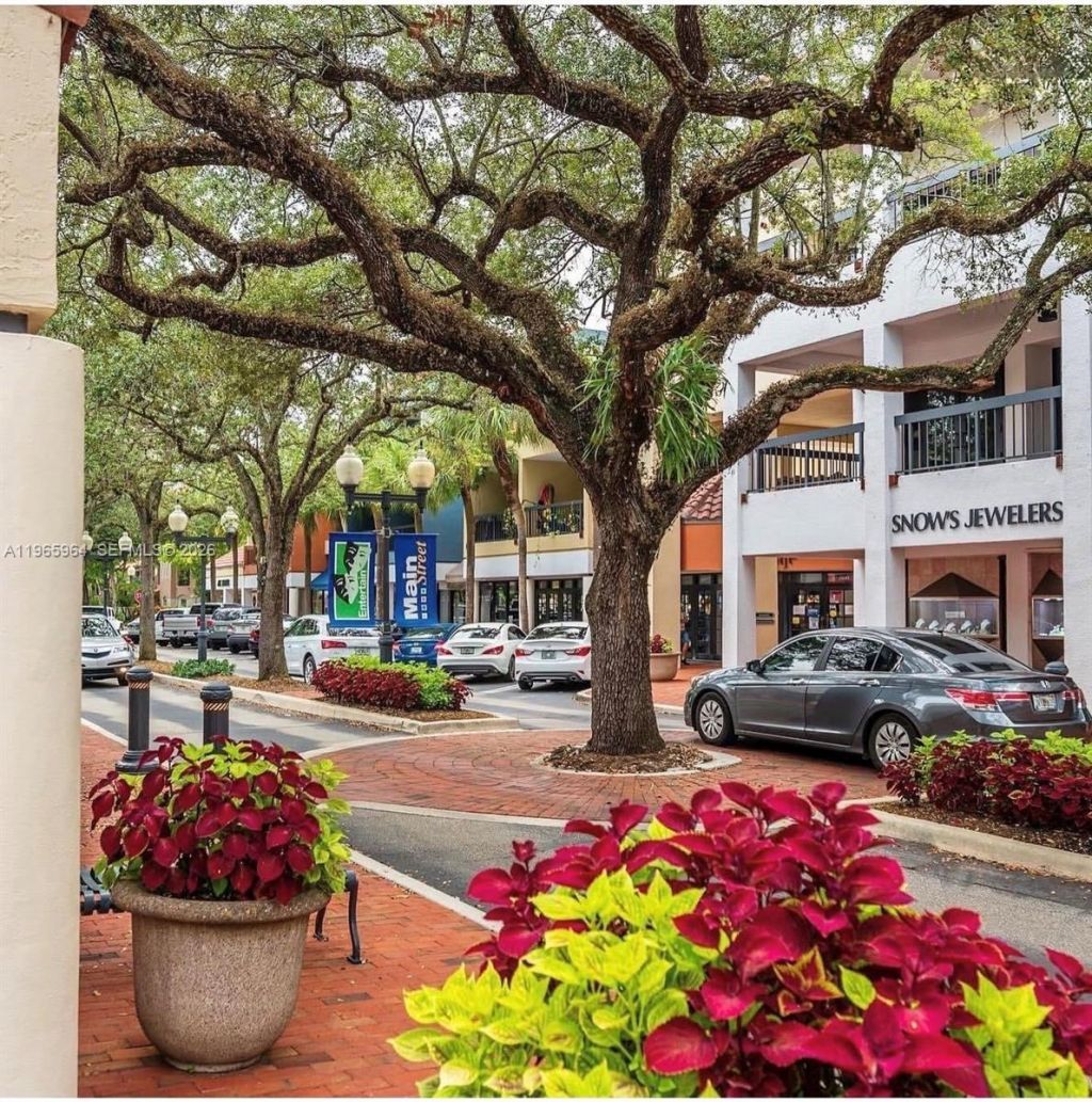 7355 Poinciana Ct, Miami Lakes, FL 33014 Photo