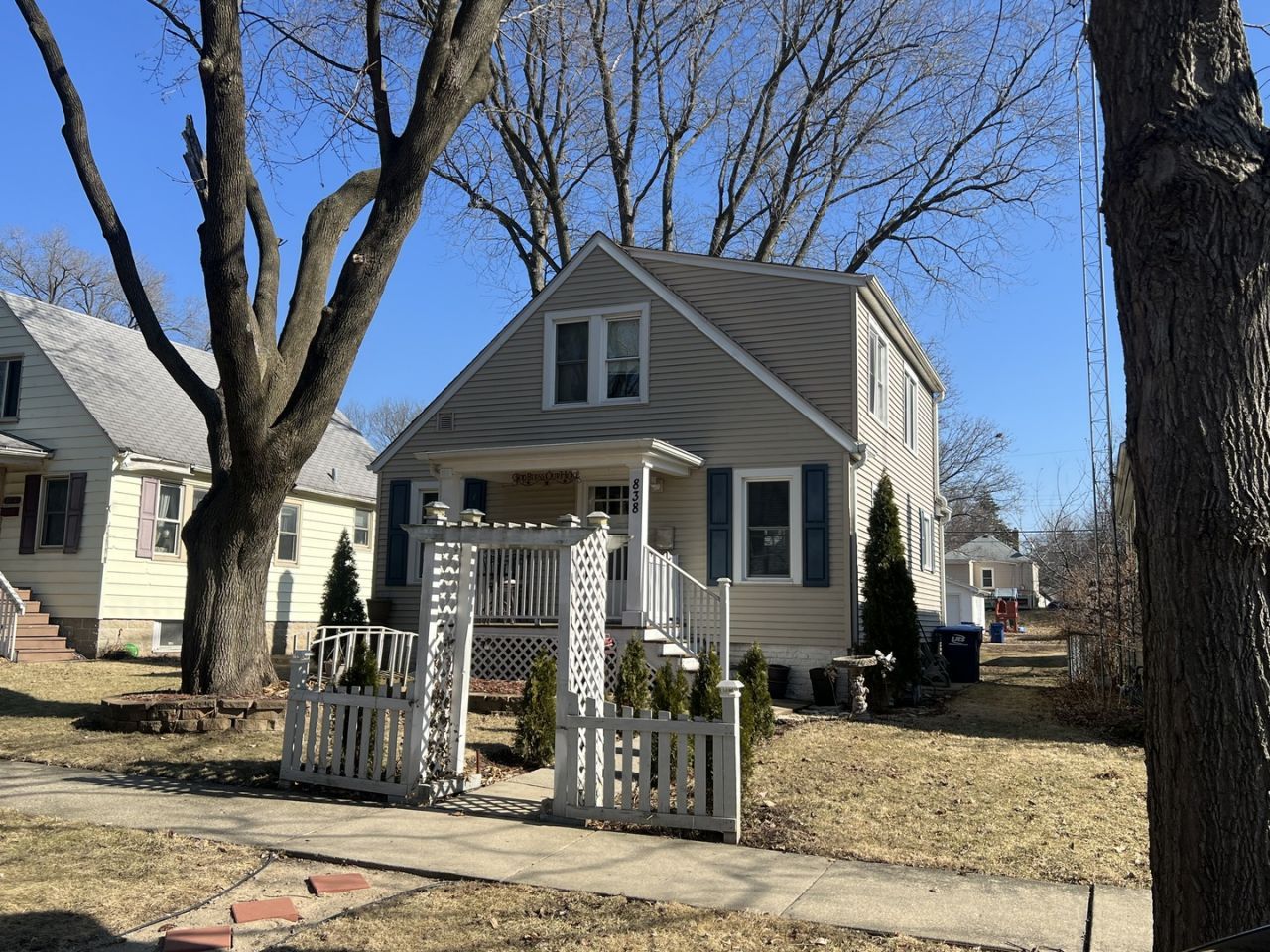 838 Glidden Avenue, DeKalb, IL 60115 Main Photo